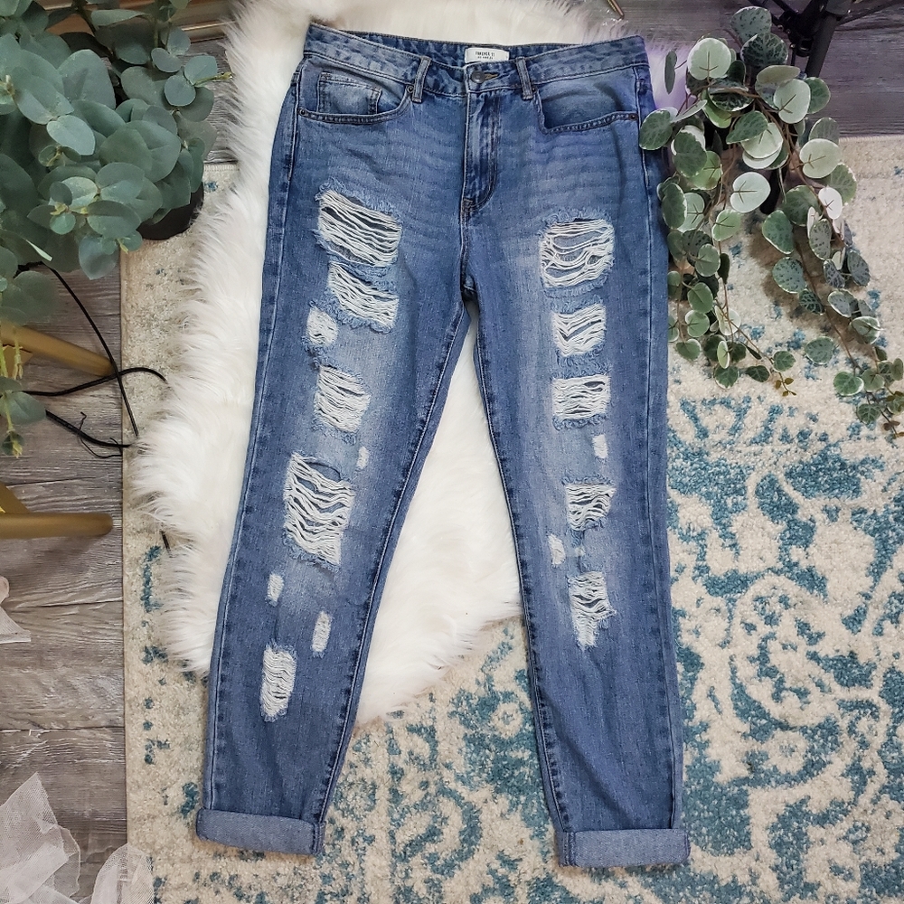 F21 Distressed Boyfriend Relaxed Fit Jeans
